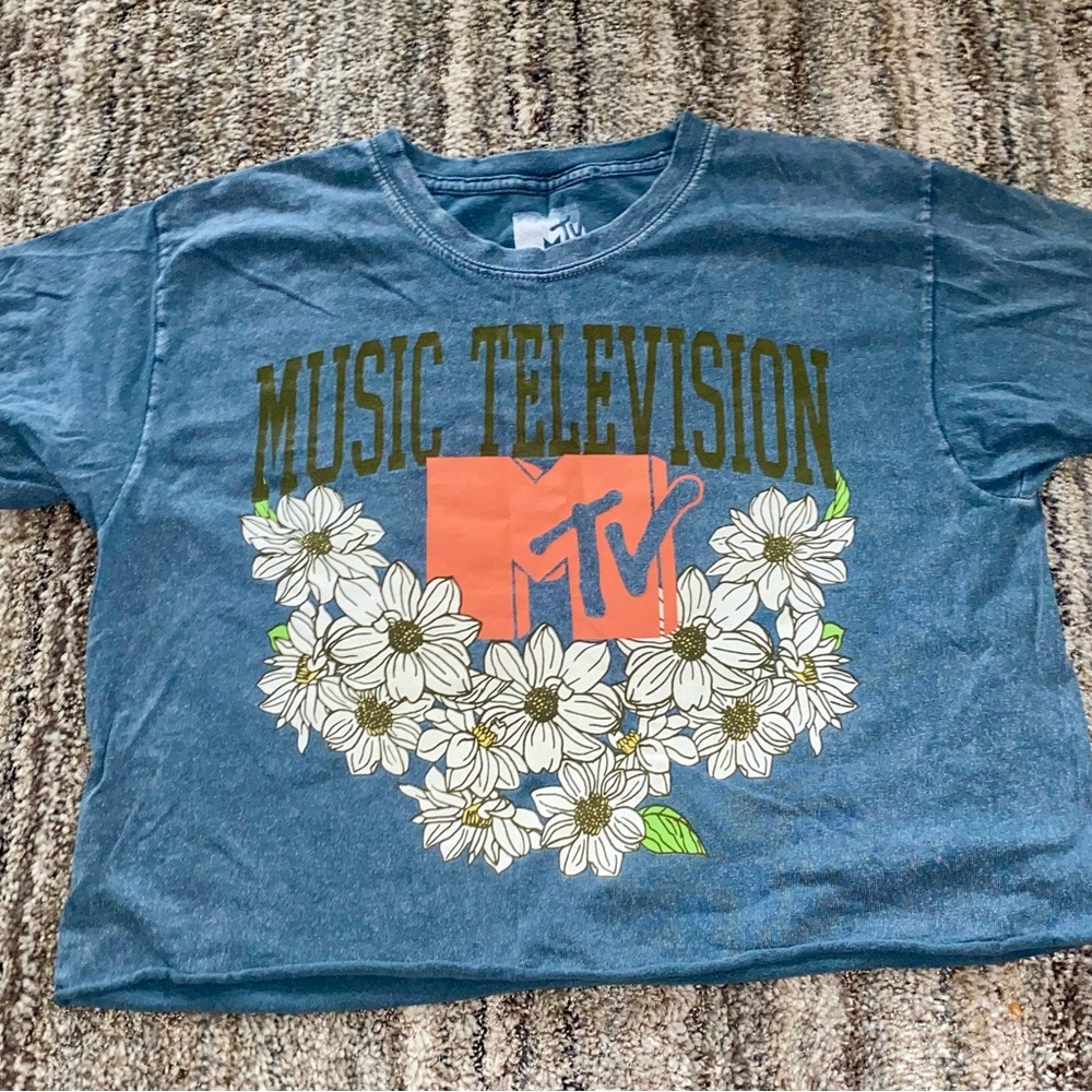 MTV Gray Tee with Floral Graphic (6)